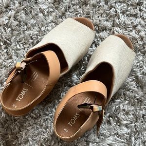 Toms || Womans 6 buckle open toe neutral wedge